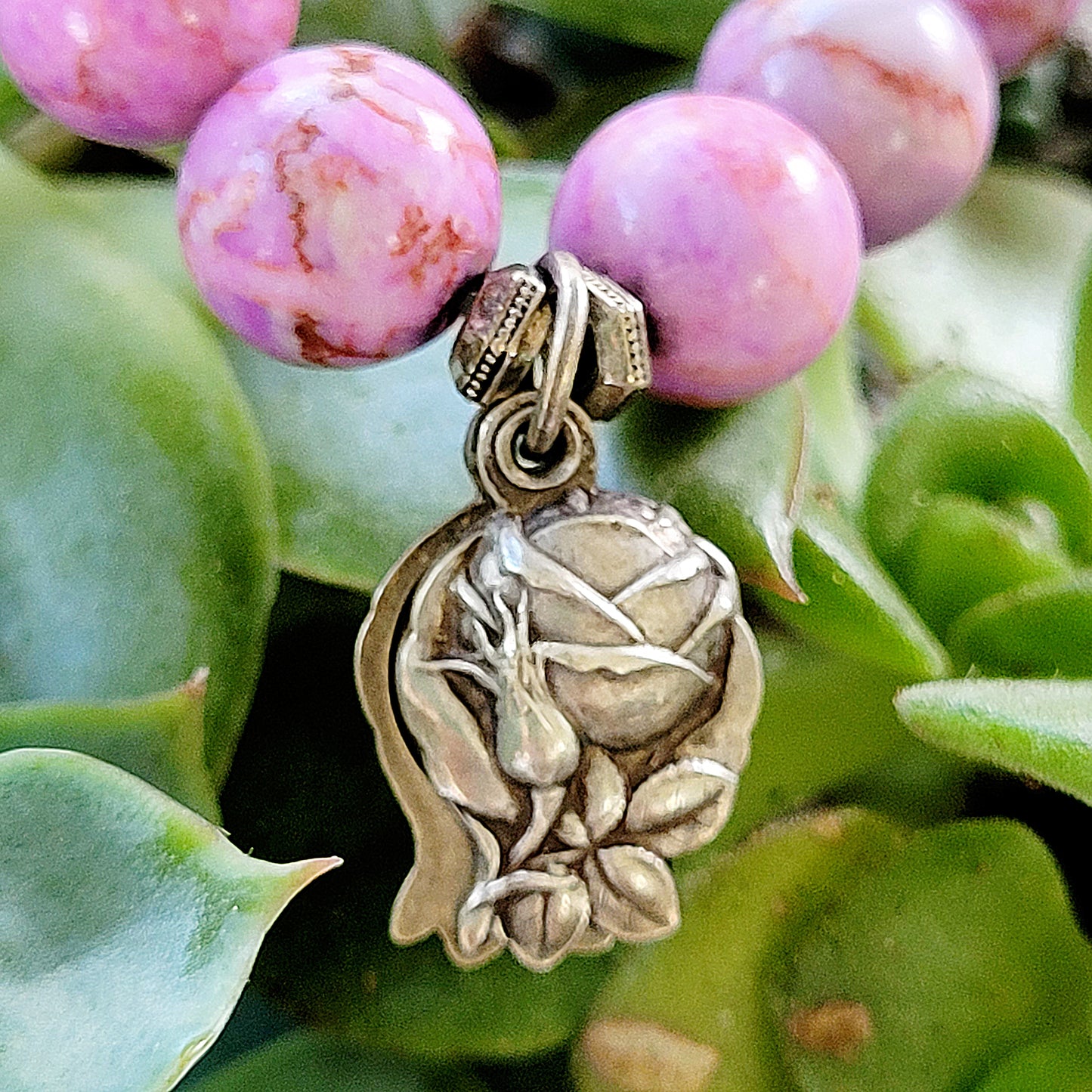 Pink Crazy Lace Agate 10mm Beaded Bracelet w/ Rose Embossed Medal / Robe of Jesus Trier 1959 Silver Medal