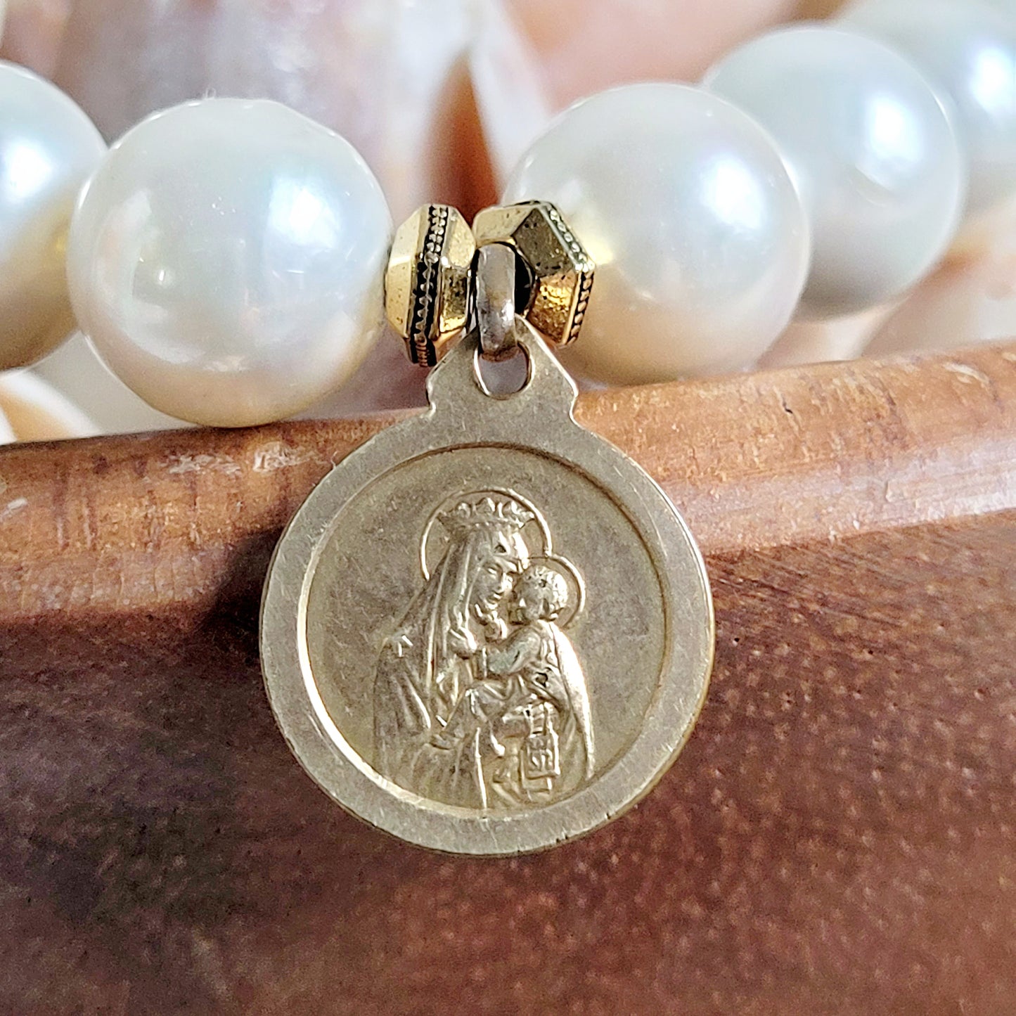 Freshwater Pearl 10mm Beaded Bracelet w/Gold Plated Medal of The Sacred Heart of Jesus and Our Lady of Mount Carmel