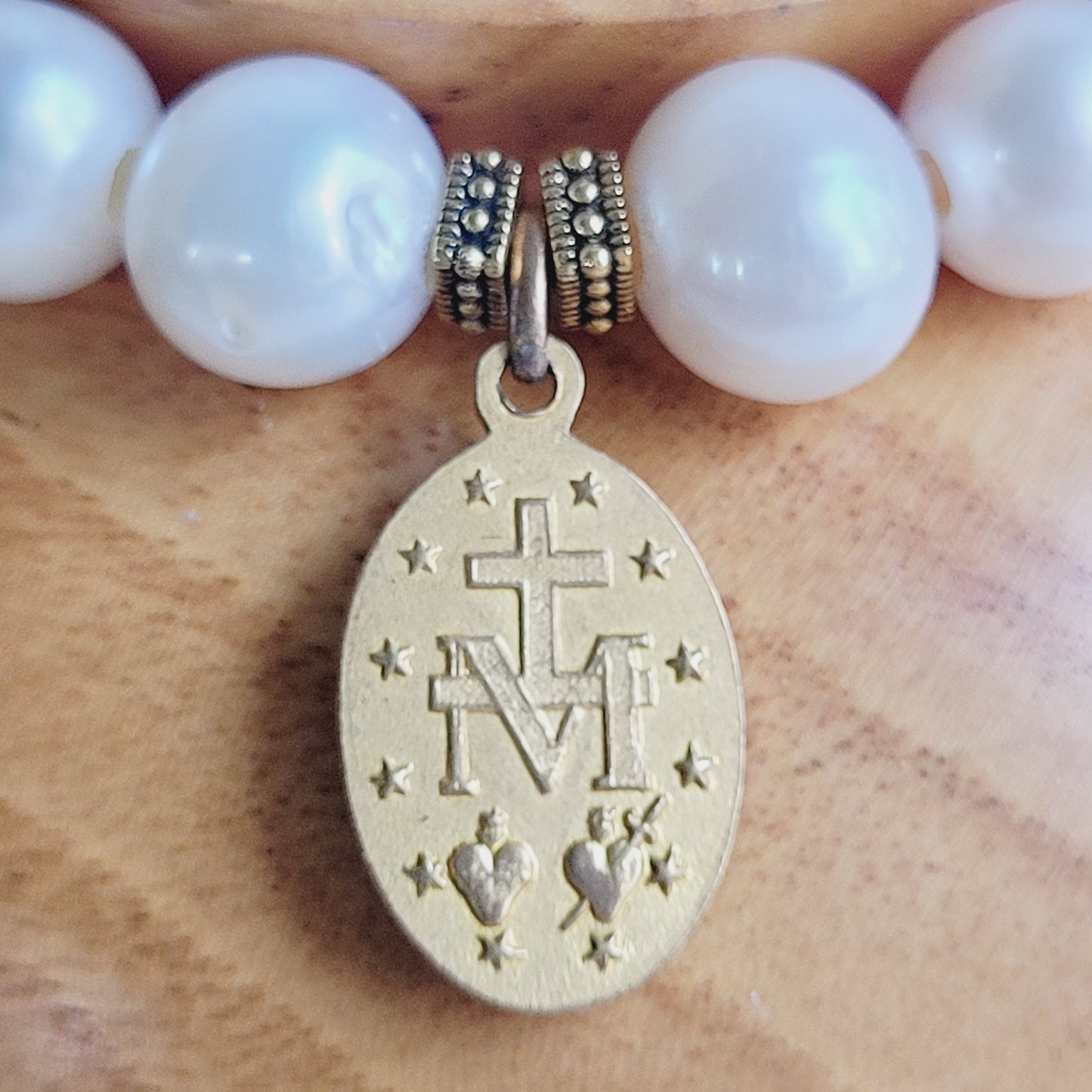 White Freshwater Pearl 10mm Beaded Bracelet w/ Gold Plate Metal of The Miraculous Metal Of Mary from France