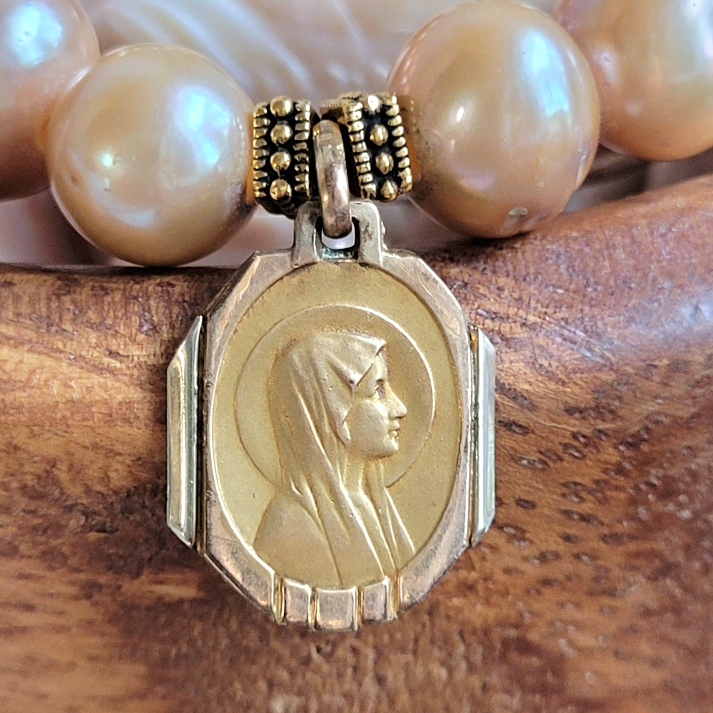 Gold Freshwater Pearl 10mm Beaded Bracelet w/ Gold Plated Art Deco Virgin Mary Medal