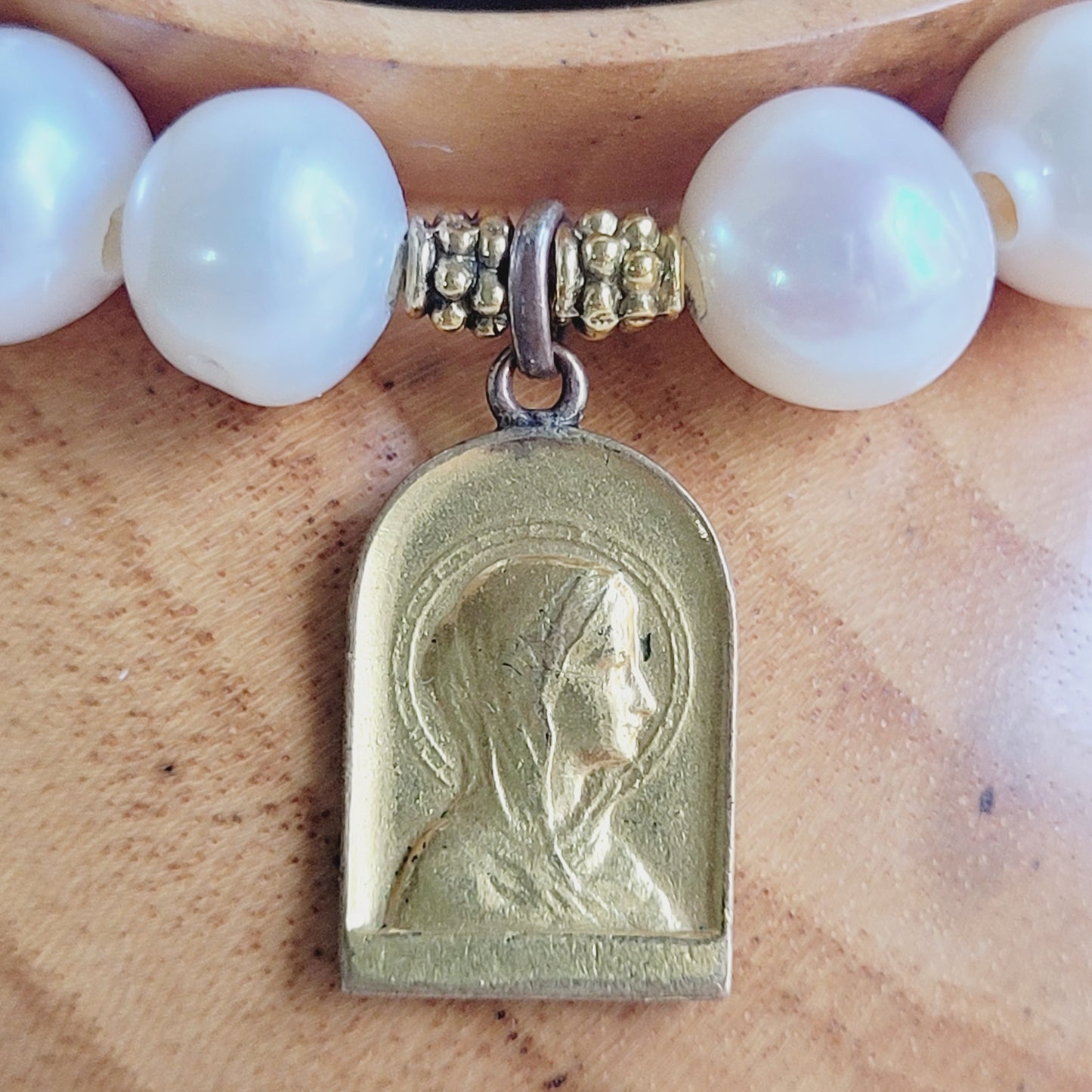White Freshwater Pearl 10mm Beaded Bracelet w/ Gold Plated Medal of The Virgin Mary