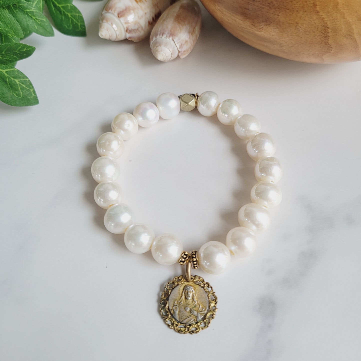 White Freshwater Pearl 10mm Beaded Bracelet w/ Signed Gold Plated Medal of The Sacred Heart of Jesus
