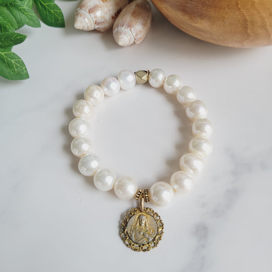 White Freshwater Pearl 10mm Beaded Bracelet w/ Signed Gold Plated Medal of The Sacred Heart of Jesus