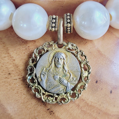 White Freshwater Pearl 10mm Beaded Bracelet w/ Signed Gold Plated Medal of The Sacred Heart of Jesus