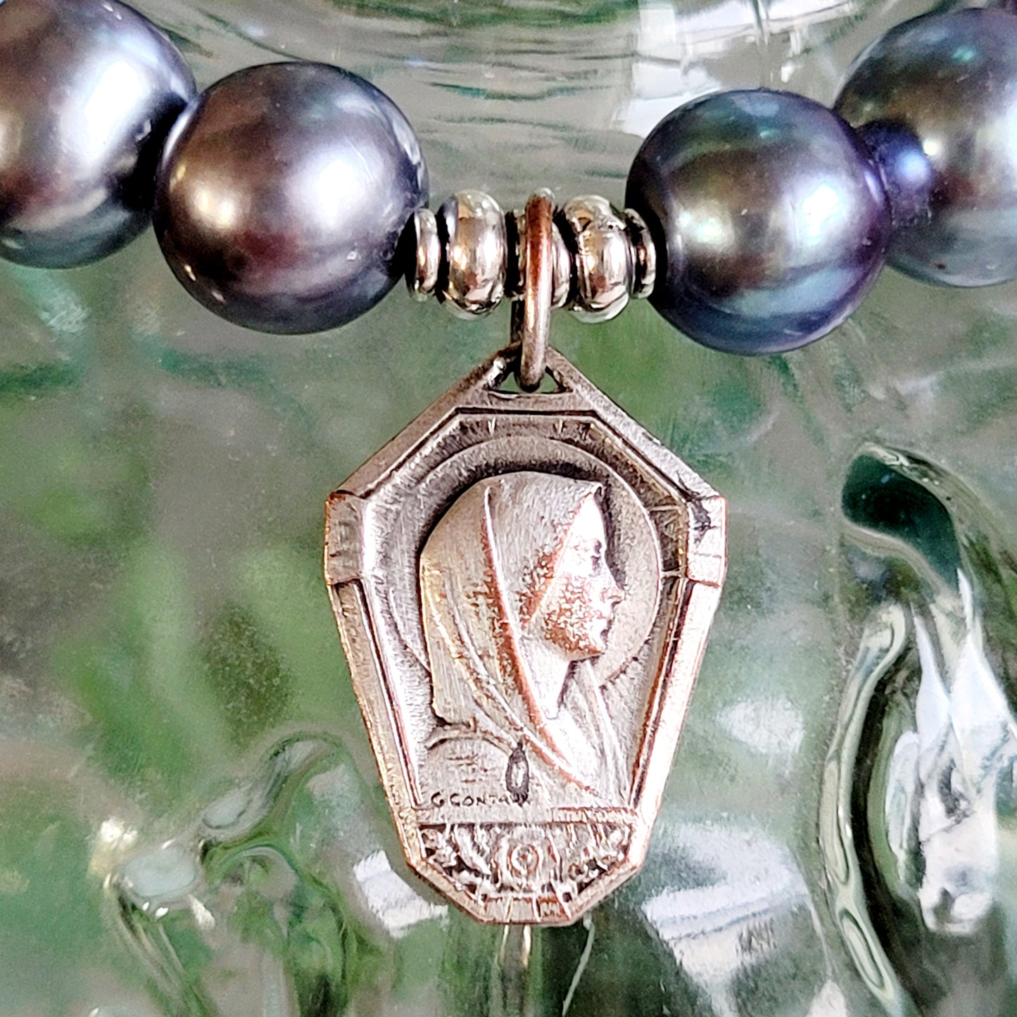 Peacock Freshwater Pearl 10mm Beaded Bracelet w/ Art Deco Silver Medal of Our Lady of Lourdes