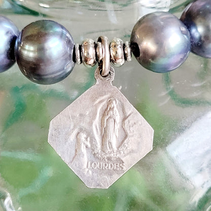 Peacock Freshwater Pearl 10mm Beaded Bracelet w/ Our Lady of Lourdes Art Deco Silver Plated Medal
